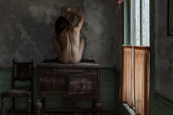 Photographer Captures Eerie Portraits That Look Like Horror Movie Posters (81 Pics)