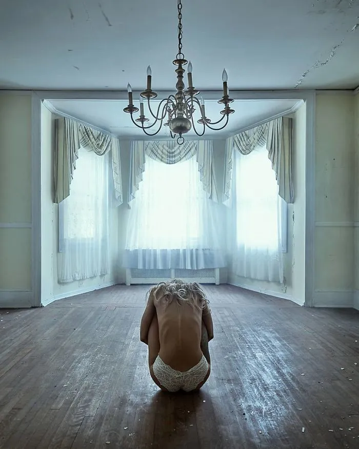 Photographer Captures Eerie Portraits That Look Like Horror Movie Posters (81 Pics)