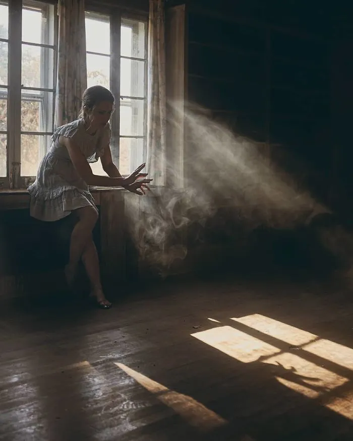 Photographer Captures Eerie Portraits That Look Like Horror Movie Posters (81 Pics)