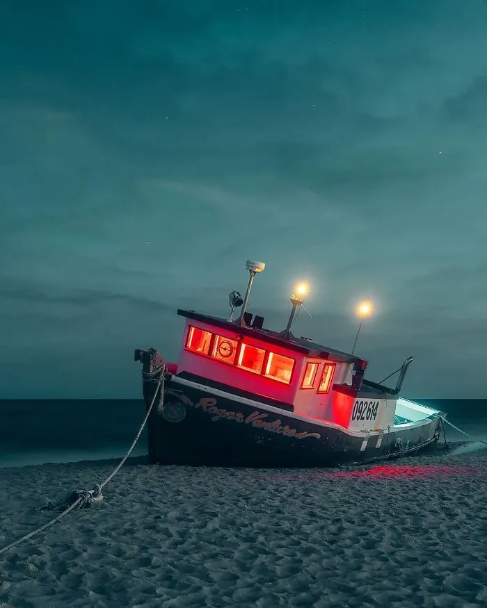 These 54 Eerie Photos By Aakaash Bali Bring Nostalgic Comfort To Some Or A Sense Of Unease To Others