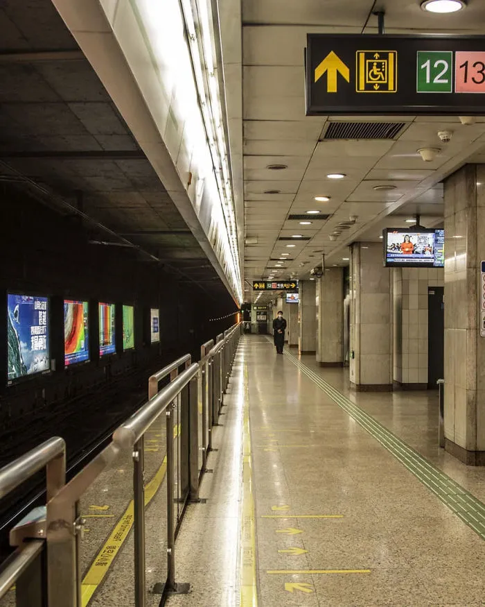 Photographer Captures Shanghai During Coronavirus Outbreak, And The City Of 24M People Looks Haunting (32 Pics)