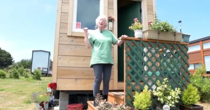 At 77 She Sold Half Of Her Stuff To Live In Her Downstairs Bedroom Tiny House
