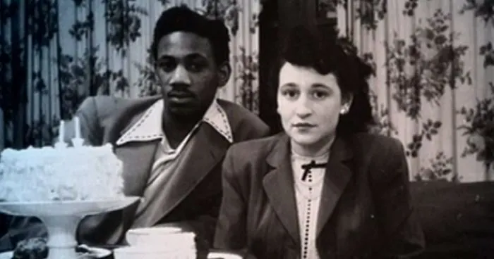 Esta mujer fue abandonada por su familia cuando decidió casarse con un hombre negro hace 70 años, y aún siguen juntos hoy en día