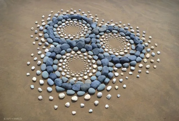 Artist Arranges Stones In Stunning Patterns On The Beach, Finds It Very Therapeutic (30 Pics)