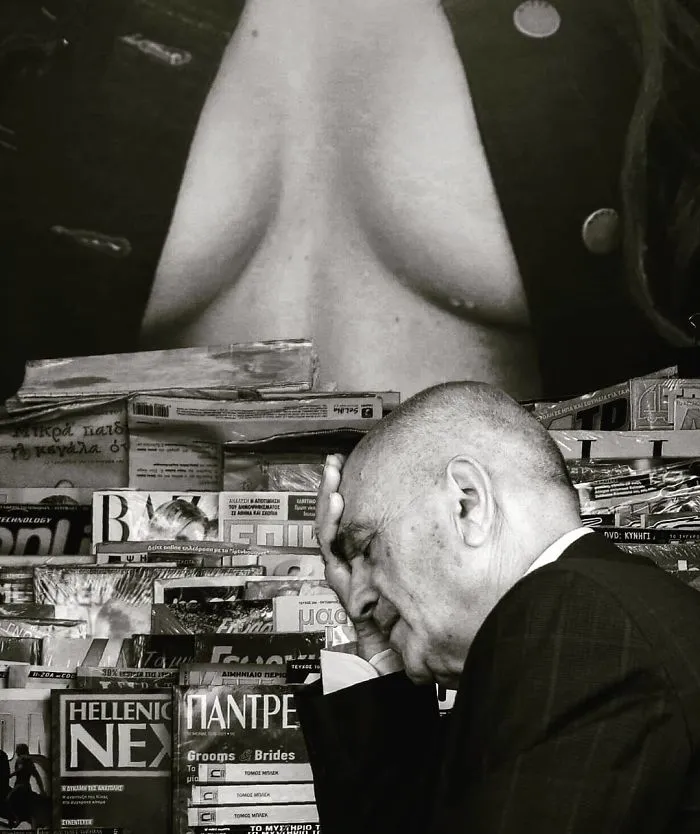 Street Photographer Captures Entertaining Shots, And Here Are 30 Of The Best Ones
