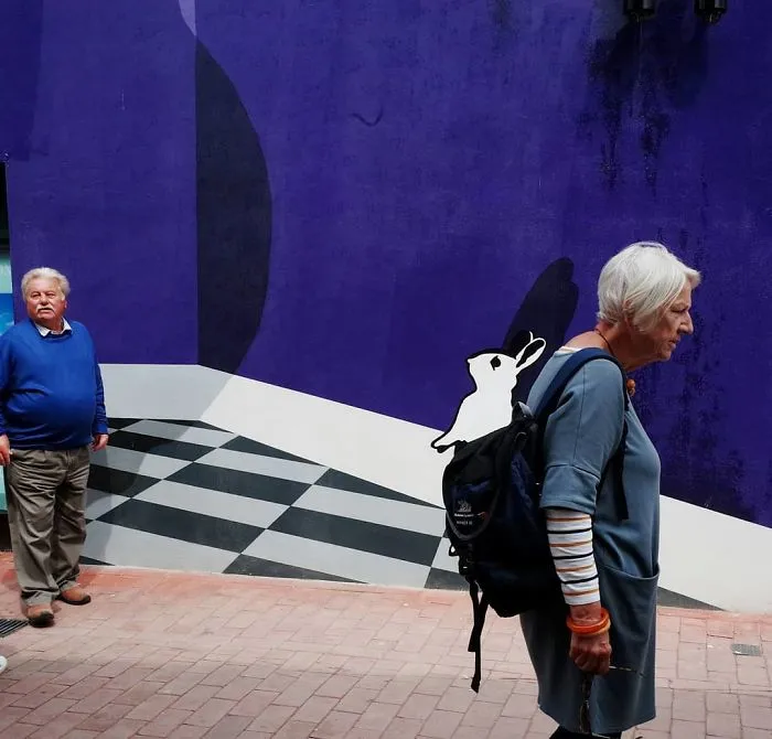 Street Photographer Captures Entertaining Shots, And Here Are 30 Of The Best Ones