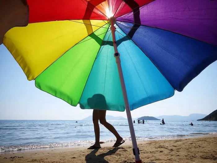 Street Photographer Captures Entertaining Shots, And Here Are 30 Of The Best Ones