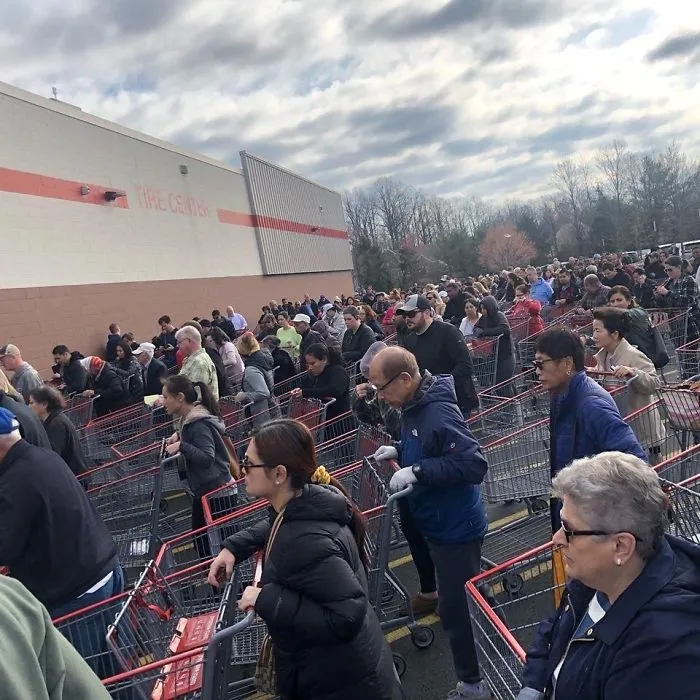 Costco en cuanto se anunció el cierre de colegios