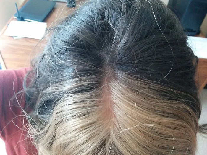 Nací con pelo rubio y castaño