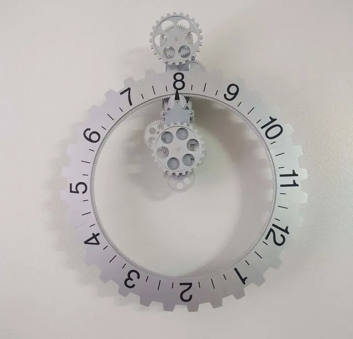 Tengo un reloj en el que los números giran en lugar de las manecillas