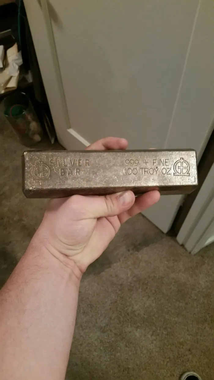 He encontrado esto limpiando la casa de mi abuela