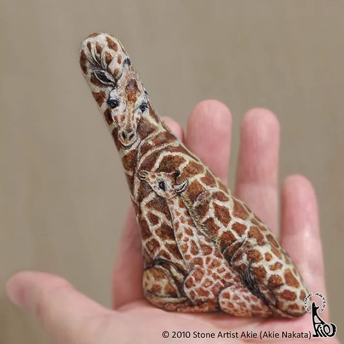 Japanese Artist Brings Stones To Life By Turning Them Into Animals That Fit In The Palm Of Your Hand (30 New Pics)