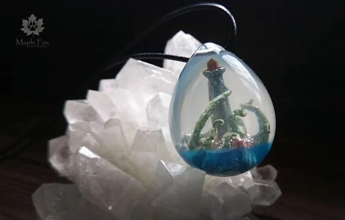 Russian Couple Places Tiny Fantasy-Inspired Worlds Into Their Jewelry And Decor Pieces (69 Pics)