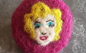 I Create Needle-Felted Art Brooches Like Paintings 🎨