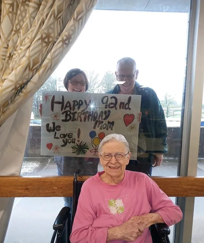 Dorothy Didn’t Let Social Distancing Stop Her From Celebrating Her 92nd Birthday With Her Loved Ones. Happy Birthday, Dorothy