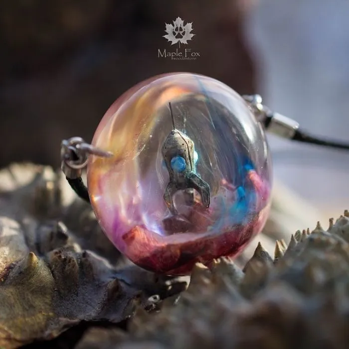 Russian Couple Places Tiny Fantasy-Inspired Worlds Into Their Jewelry And Decor Pieces (69 Pics)