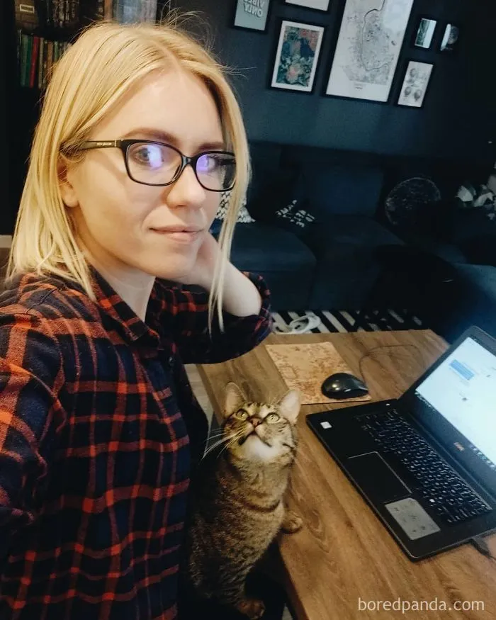 People Are Sharing How Their Pets Deal With Them Working From Home (40 Tweets)