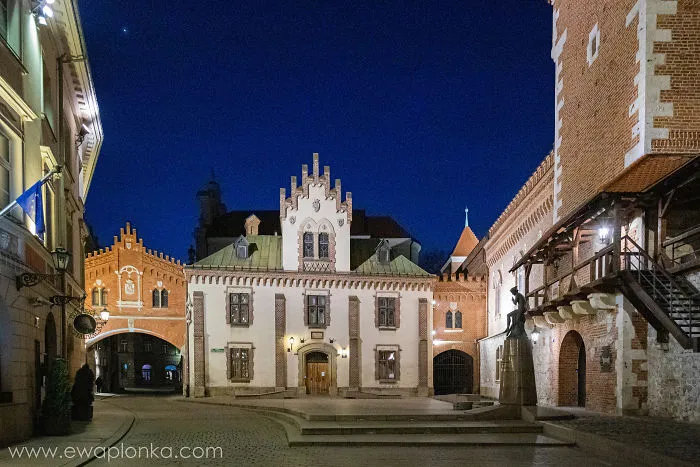 I Explored The Empty Old Town Of Krakow During Coronavirus Pandemic (18 Pics)