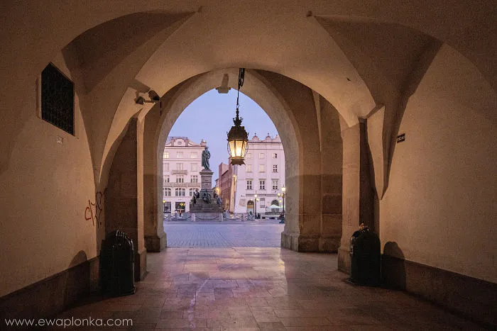 I Explored The Empty Old Town Of Krakow During Coronavirus Pandemic (18 Pics)