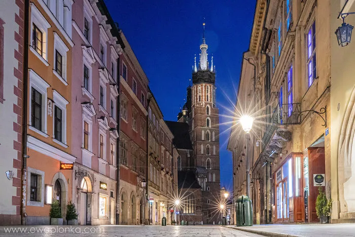 I Explored The Empty Old Town Of Krakow During Coronavirus Pandemic (18 Pics)