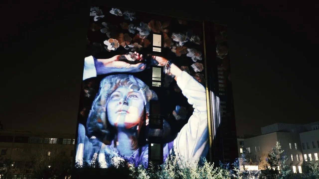 I Light Up Street Art At Night