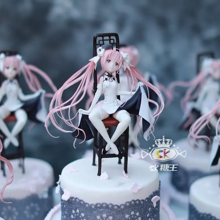57 Incredibly Detailed Cake Decorations By Chinese Patissier