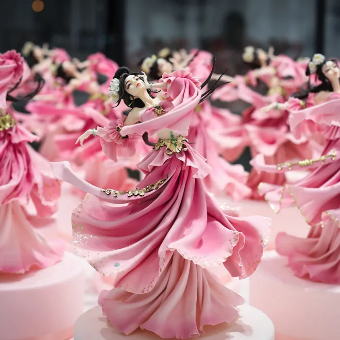 57 Incredibly Detailed Cake Decorations By Chinese Patissier