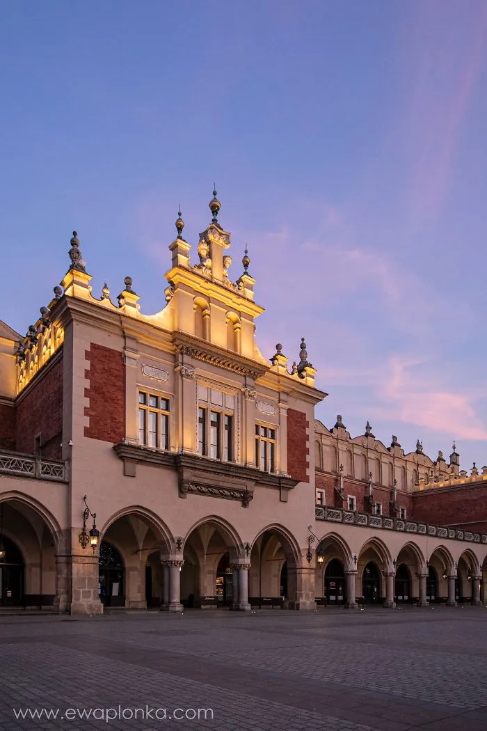 I Explored The Empty Old Town Of Krakow During Coronavirus Pandemic (18 Pics)