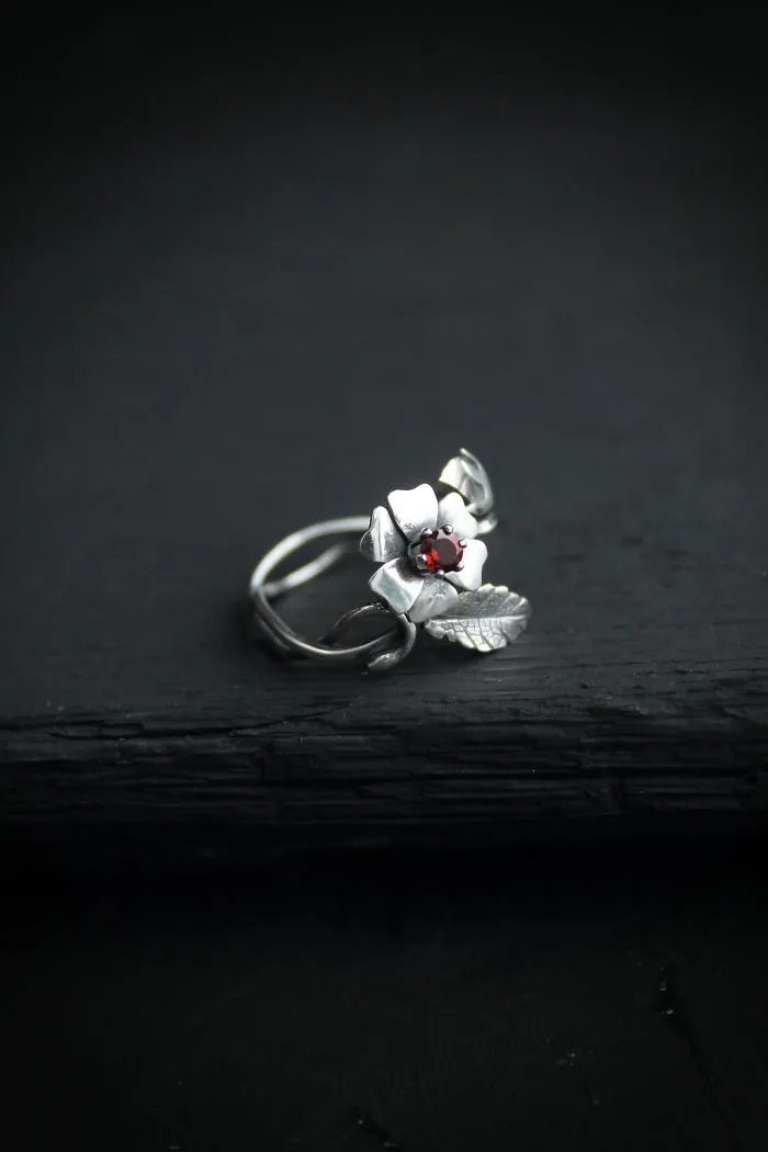 I Make Realistic Plant Jewelry For Nature Lovers