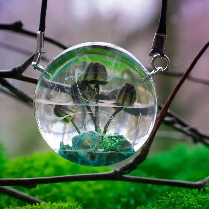 Russian Couple Places Tiny Fantasy-Inspired Worlds Into Their Jewelry And Decor Pieces (69 Pics)