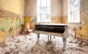 My 36 Pics Of Abandoned Pianos Left To Rot