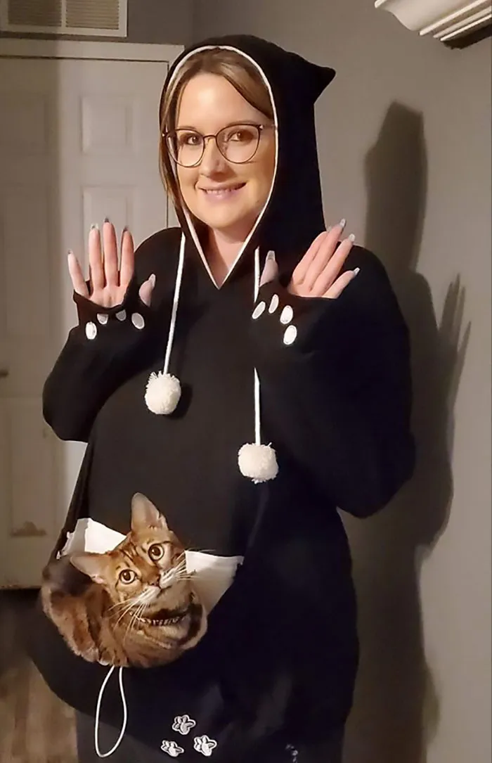Mi gata siempre está pegada a mi, y gracias a esto, ahora puede estarlo aún más