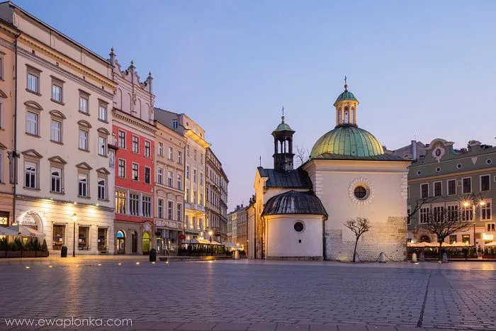 I Explored The Empty Old Town Of Krakow During Coronavirus Pandemic (18 Pics)