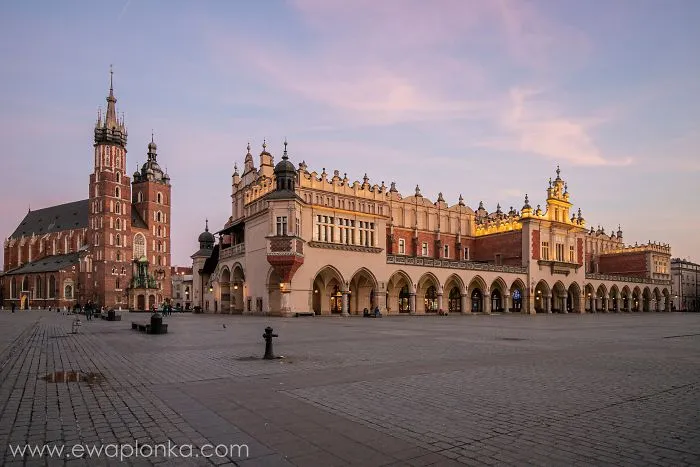 I Explored The Empty Old Town Of Krakow During Coronavirus Pandemic (18 Pics)