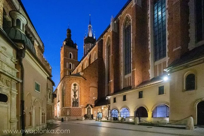 I Explored The Empty Old Town Of Krakow During Coronavirus Pandemic (18 Pics)