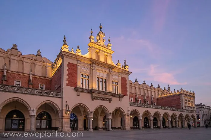 I Explored The Empty Old Town Of Krakow During Coronavirus Pandemic (18 Pics)