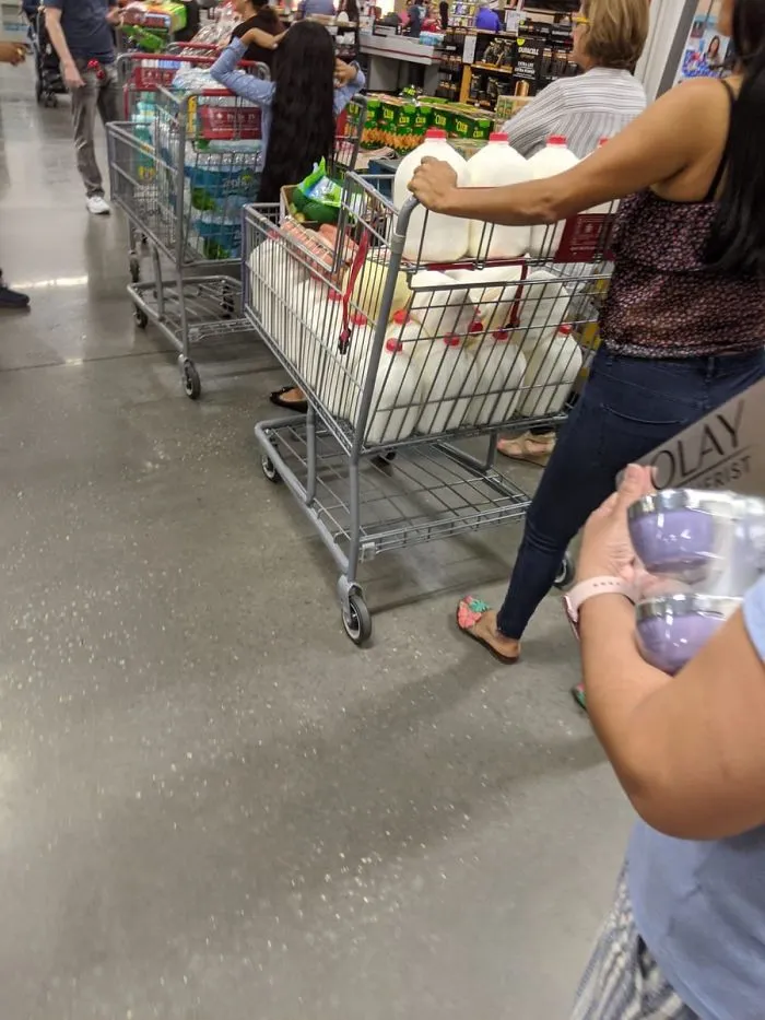 Aparte del egoismo, ¿Cómo va a tener espacio para refrigerar toda esta leche?