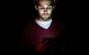 How Mobile Phone Killing Your Relationship With Friends, Family, And Clients