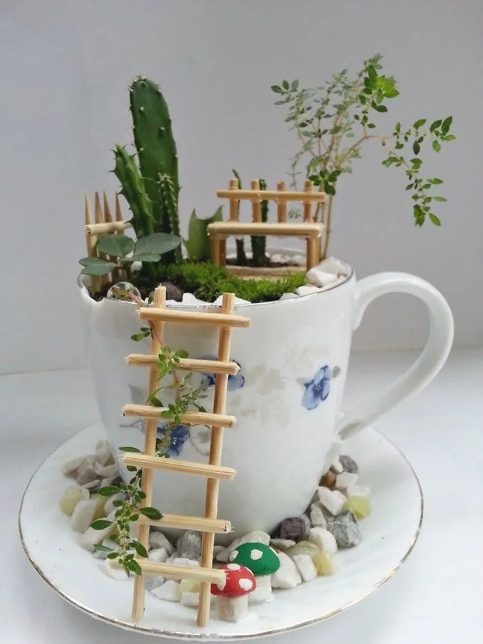 Parece que los minijardines en tazas de té están de moda, y aquí tienes 23 adorables ejemplos