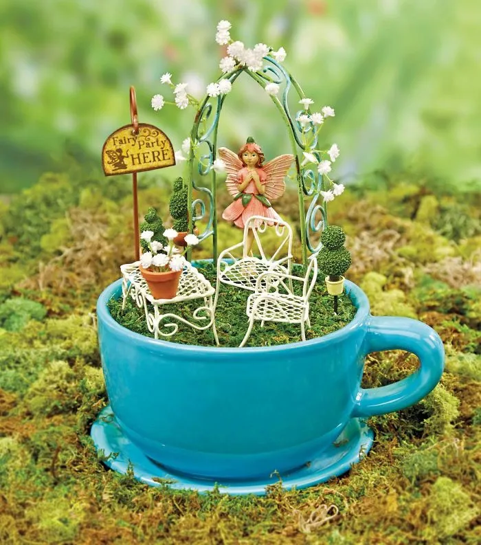 Parece que los minijardines en tazas de té están de moda, y aquí tienes 23 adorables ejemplos
