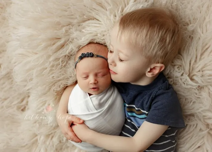I Photograph Newborn Babies And Their Siblings