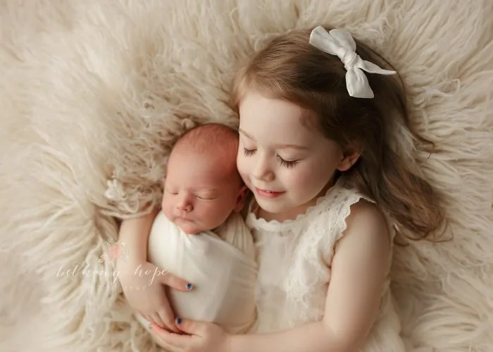 I Photograph Newborn Babies And Their Siblings