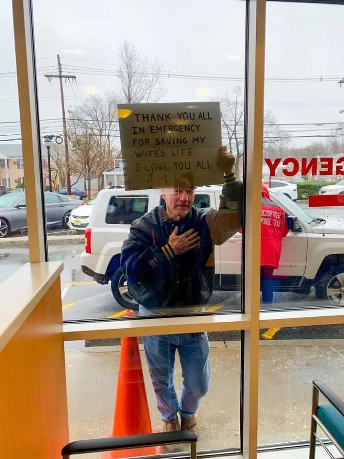 If You Think People Are The Worst These Days, These 35 Wholesome Pics May Change Your Mind (New Pics)