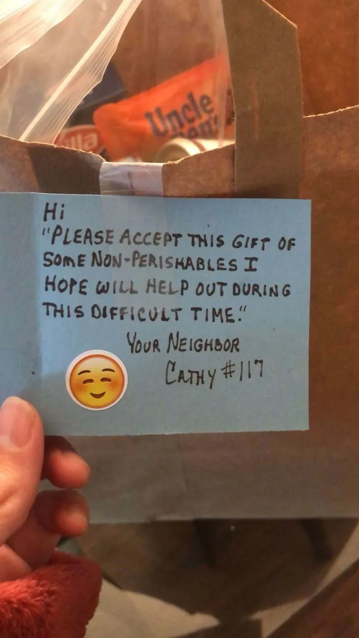 If You Think People Are The Worst These Days, These 35 Wholesome Pics May Change Your Mind (New Pics)