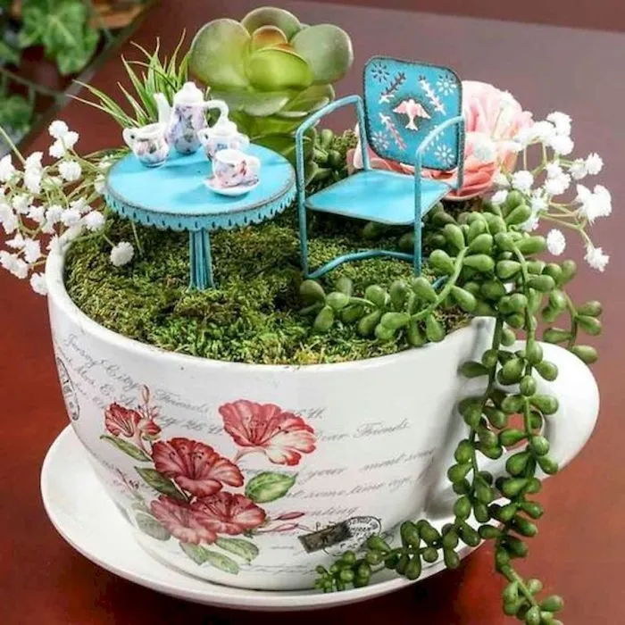 Parece que los minijardines en tazas de té están de moda, y aquí tienes 23 adorables ejemplos