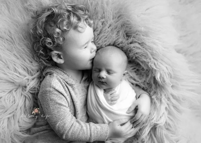 I Photograph Newborn Babies And Their Siblings