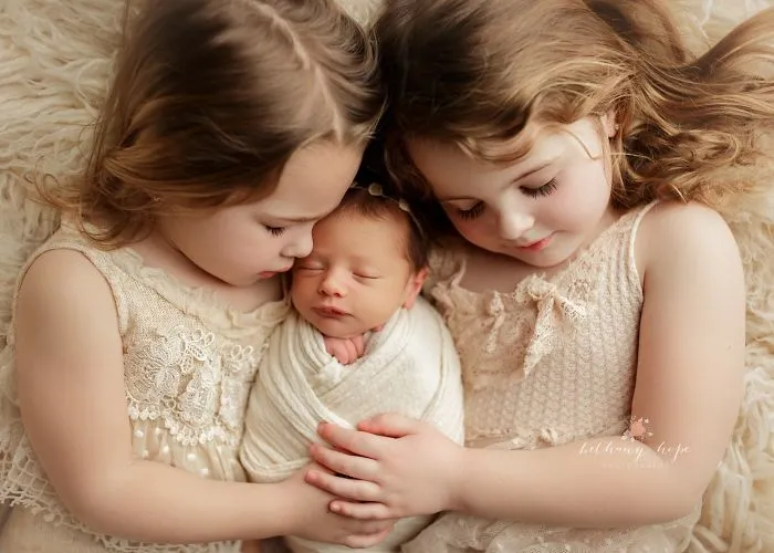 I Photograph Newborn Babies And Their Siblings