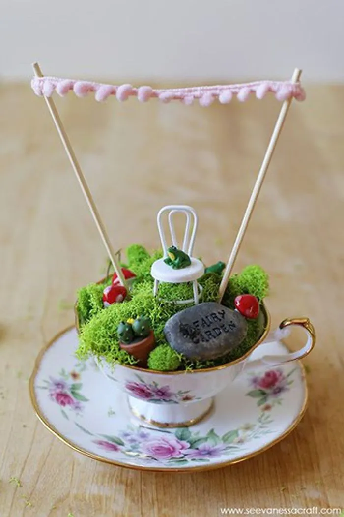 Parece que los minijardines en tazas de té están de moda, y aquí tienes 23 adorables ejemplos