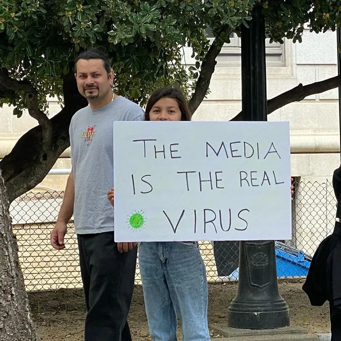 16 Not The Brightest People Who Are Against The Quarantine Holding Some 'Interesting' Signs