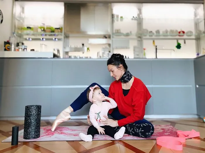 13 Secret Photos From Russian And American Ballerinas While They Stay At Home During Quarantine